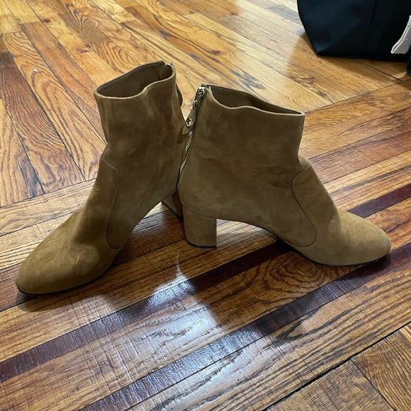 Louis Vuitton Camel Suede Booties - Picture 3 of 7